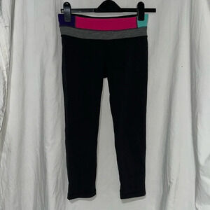 Colorblock waist Lululemon Athletica capris size 6